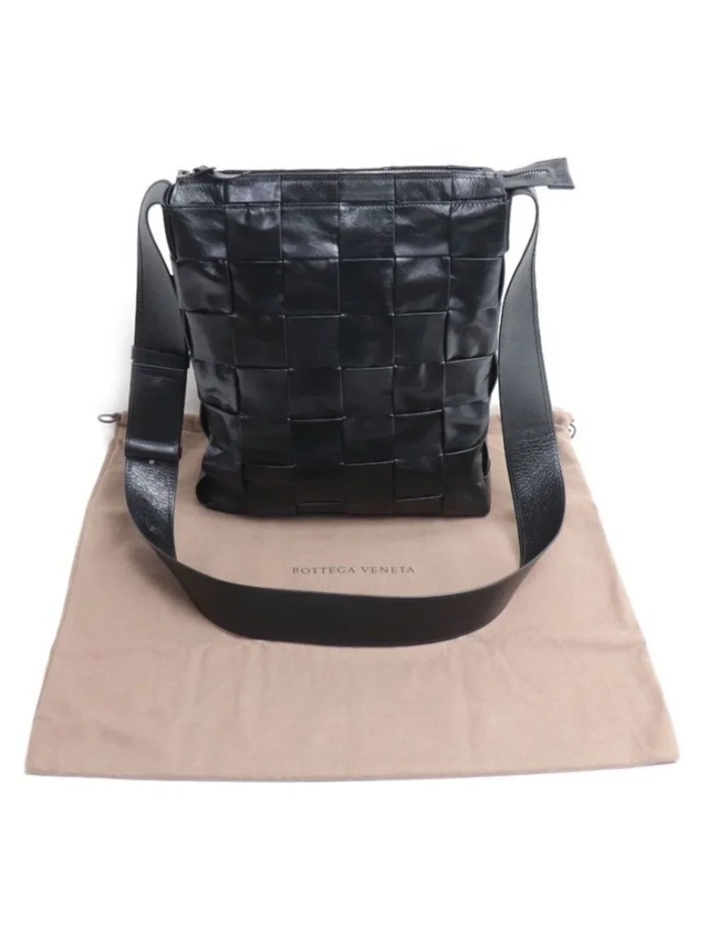 Bottega Veneta Maxi Intrecciato Cassette Shoulder Bag Black